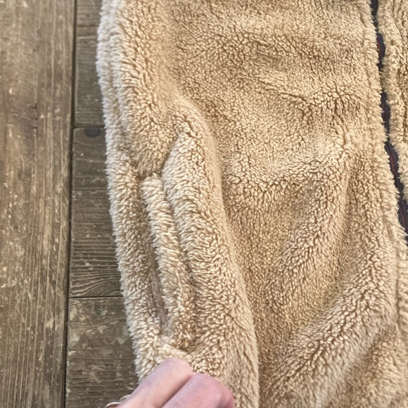 Kids Tan Fleece Vest NWT! Vineyard Vines size medium - Picture 6 of 6